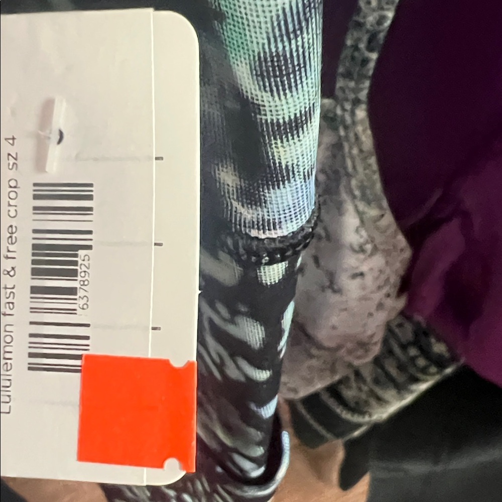 lululemon athletica crop sz 4 - Picture 6 of 6